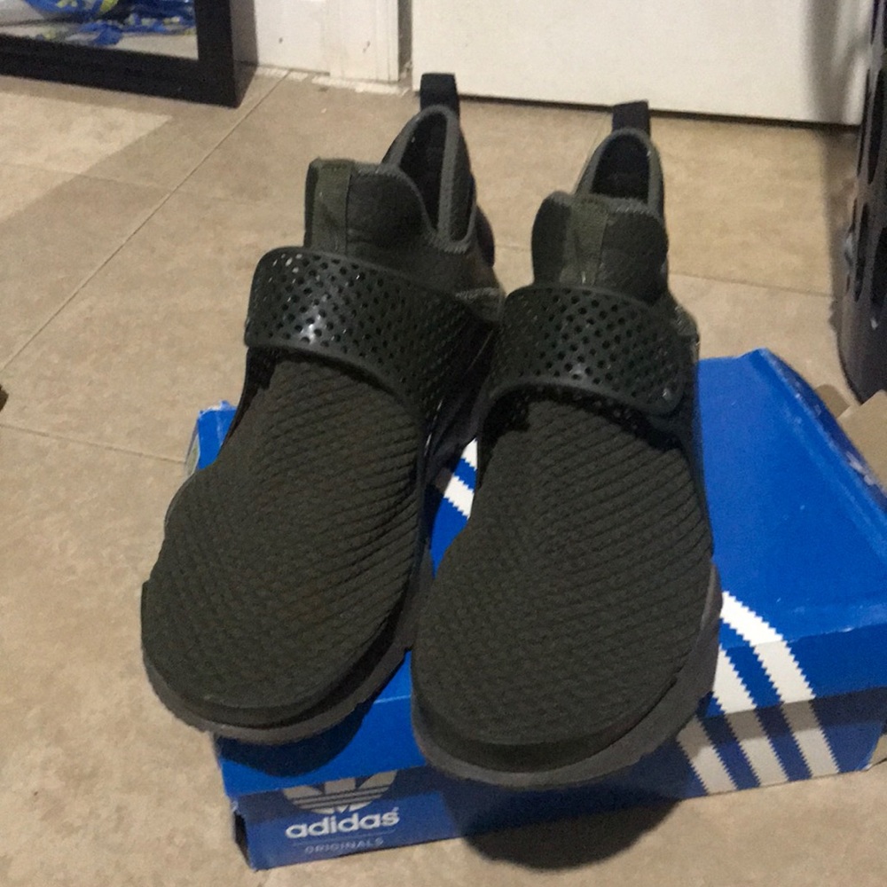 Nike Sock Dart mid size 9 olive